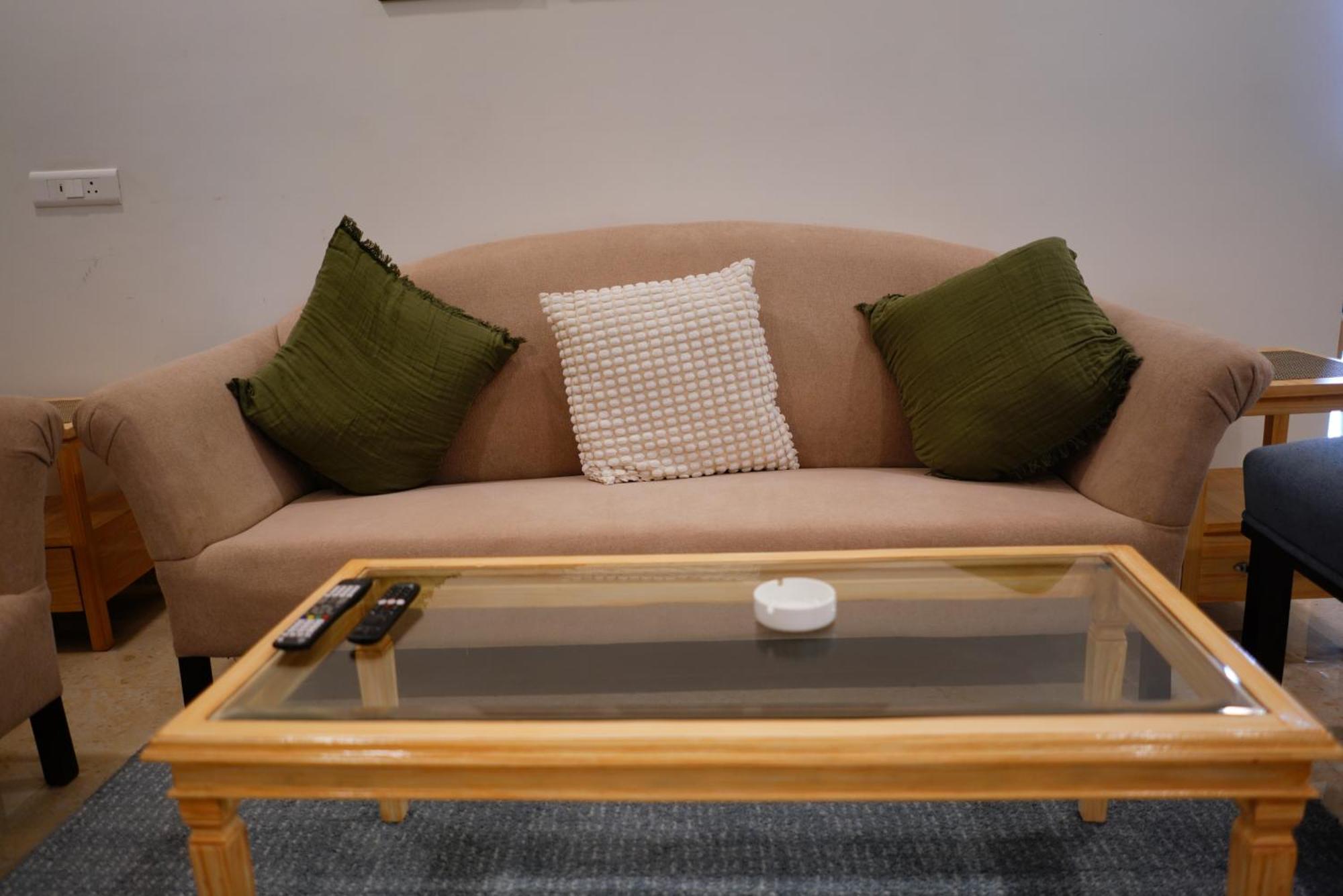 Kondapur  Enkay Service Apartments מראה חיצוני תמונה